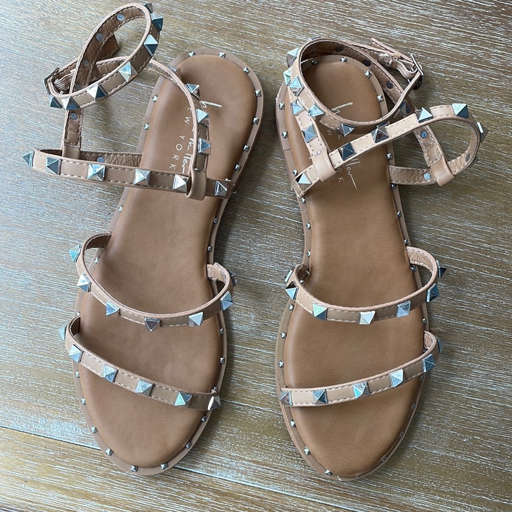 Nicole Miller Tanny Gladiator studded ankle wrap sandals Size 7.5